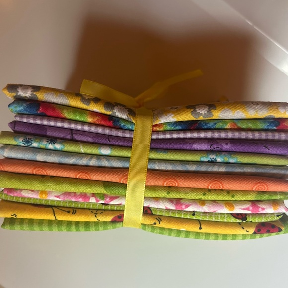 NWOT-Twelve Flat Quarters Fabric Bundle - Multicolor - Picture 2 of 5
